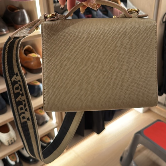 Tan leather handbag with black and tan guitar strap - Picture 6 of 6